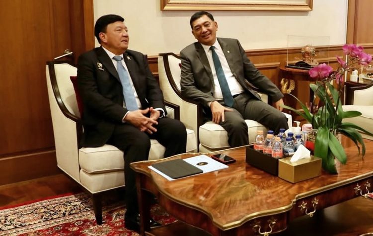 Momen pertemuan Jenderal (Purn) Budi Gunawan dan Jenderal (Purn). Sjafrie Syamsoeddin di Kantor Kemenko Polkam (12/12/2024). (dok Instagram @bgunawan)