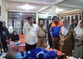 Bupati Garut, Abdusy Syakur Amin, meninjau kondisi terkini penyintas keracunan makanan di Puskesmas Kadungora, Puskesmas Leles, dan RSUD dr. Slamet Kabupaten Garut, Selasa malam (30/9/2025).
(Foto: Moch Ahdiansyah/Diskominfo Kab. Garut)