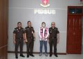 Kejati Sumut menahan tersangka RS, terkait kasus dugaan korupsi di PT Pelindo, Senin (13/10) sore