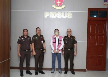 Kejati Sumut menahan tersangka RS, terkait kasus dugaan korupsi di PT Pelindo, Senin (13/10) sore