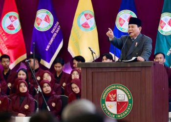 Presiden Prabowo Subianto menyampaikan orasi ilmiah dalam Sidang Senat Terbuka UKRI di Trans Convention Centre, Kota Bandung