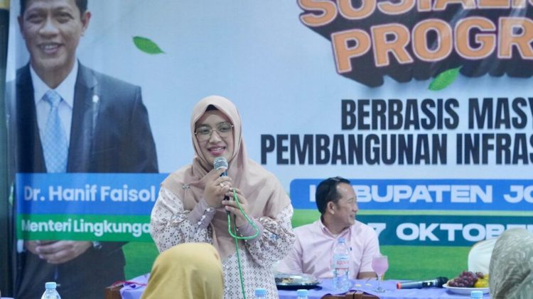 Anggota DPR RI Meitri Citra Wardani meresmikan IPAL di SDIT Brilliant, Jombang. (Foto: Sekjend DPR RI/Ist)