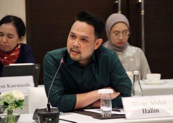 Anggota Komisi VI DPR Rivqy Abdul Halim menyoroti dugaan air kemasan berasal dari sumur bor, bukan mata air pegunungan. (Foto:DPR RI)