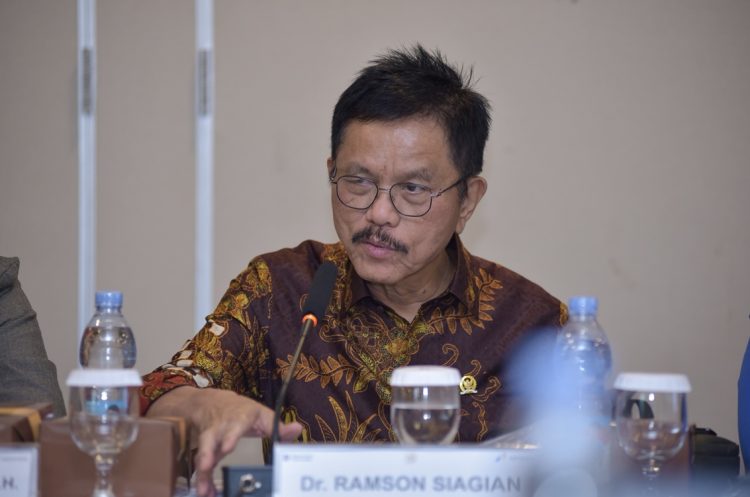 Anggota Komisi VII DPR RI Ramson Siagian menilai inovasi Pertamina Patra Niaga dalam mengatur jadwal pengisian BBM di Jayapura efektif atasi antrean SPBU.(Foto:DPR-RI)