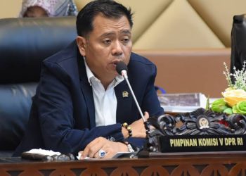 Ketua Komisi V DPR Lasarus dorong percepatan pengembangan Batam agar mampu bersaing dengan Singapura. (Foto:DPR-RI)