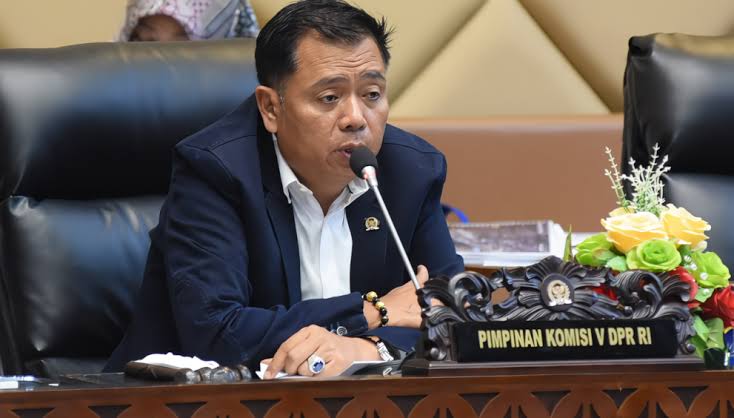 Ketua Komisi V DPR Lasarus dorong percepatan pengembangan Batam agar mampu bersaing dengan Singapura. (Foto:DPR-RI)