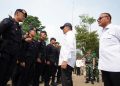 Menko Polkam Jenderal TNI (Purn) Djamari Chaniago meninjau Apel Kesiapsiagaan Pasukan di Kawasan Monas, Jakarta Pusat, Senin (20/10/2025)