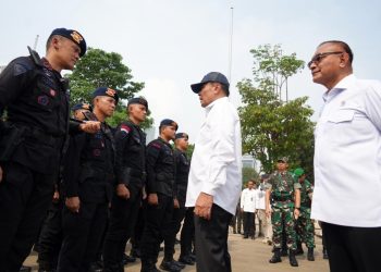 Menko Polkam Jenderal TNI (Purn) Djamari Chaniago meninjau Apel Kesiapsiagaan Pasukan di Kawasan Monas, Jakarta Pusat, Senin (20/10/2025)