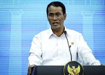 Menteri Pertanian Andi Amran Sulaiman menyampaikan keterangan pers kepada awak media/BPMI