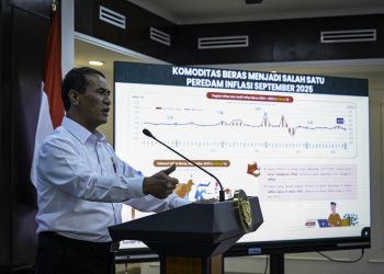 Menteri Pertanian Andi Amran Sulaiman menyampaikan keterangan pers kepada awak media usai rapat terbatas yang membahas ketahanan pangan di Istana Merdeka, Jakarta, pada Kamis, 9 Oktober 2025. (Foto: BPMI Setpres)