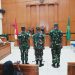 Terdakwa kasus pembunuhan bos rental mobil dan penadahan mobil, Kelasi Kepala Bambang Apri Atmojo (kanan), Sersan Satu Akbar Adli, dan Sersan Satu Rafsin Hermawan (kiri) pada sidang pembacaan putusan di Pengadilan Militer II-08 Jakarta, 25 Maret 2025. (dok Pengadilan Militer II Jakarta)