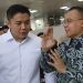 Wakil Ketua DPR Sufmi Dasco Ahmad bersama Sekretaris Kabinet Teddy Indra Wijaya di gedung DPR