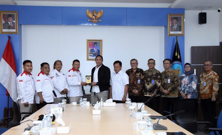 Kepala BNN RI Komjen Pol. Suyudi Ario Seto menerima audiensi APDESI Merah Putih di Gedung BNN, Cawang, Jakarta Timur, Selasa (21/10/2025)