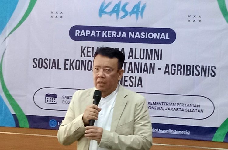 Ketua Umum Keluarga Alumni Sosial Ekonomi Pertanian Agribisnis Indonesia, Prof. Dr. Achmad Tjachja Nugraha, konferensi pers RAKERNAS KASAI di Wisma Tani, Jakarta
