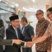 Menteri Kesehatan, Budi Gunadi Sadikin (kiri pertama) memperkenalkan Wakil Menteri Kesehatan yang baru saja dilantik, Benjamin Paulus Octavianus kepada seluruh staf Kementerian Kesehatan di Gedung Kemenkes, Jakarta, Rabu (8/10/2025) (Foto: Biro Humas Kementerian Kesehatan)