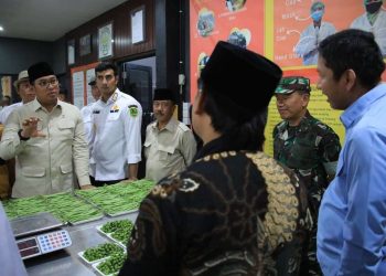 Wakil Menteri Pertanian (Wamentan), Sudaryono saat berkunjung ke Koperasi Pondok Pesantren Al Ittifaq di Kabupaten Bandung, Kamis (9/10/2025). (Foto: Biro Humas Kementan)