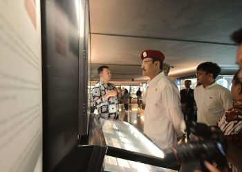 Menteri Sosial (Mensos), Saifullah Yusuf bersama siswa Sekolah Rakyat ke Museum Bank Indonesia (BI), Selasa (28/10/2025). Para siswa juga menjadi petugas Upacara Peringatan Sumpah Pemuda. (Foto: Biro Humas Kemensos)