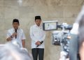 Menteri Koordinator Bidang Pemberdayaan Masyarakat (Menko PM) Muhaimin Iskandar (kiri) saat diwawancarai oleh awak media usai menggelar pertemuan dengan Menteri Agama Nasarudin Umar, di Kompleks Menteri Widya Chandra, Jakarta, Selasa (7/10/2025). (Foto: Humas Kemenko PM)