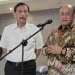 Ketua Dewan Ekonomi Nasional (DEN) Luhut Binsar Pandjaitan (kiri) dan Kepala Badan Gizi Nasional (BGN) Dadan Hindayana dalam konferensi pers, di Jakarta, Jumat (3/10/2025). ANTARA/Bayu Saputra/pri.