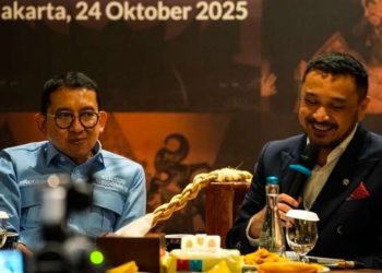 Menteri Kebudayaan, Fadli Zon (kiri) dan Wakil Menteri Kebudayaan, Giring Ganesha (kanan) pada acara "Bincang Bersama Menteri Kebudayaan: Satu Tahun Kementerian Kebudayaan" di Restoran Danau Sentani, Senayan Park, Jakarta Selatan, Jumat (24/10/2025) (Foto: Dokumentasi Kementerian Kebudayaan)