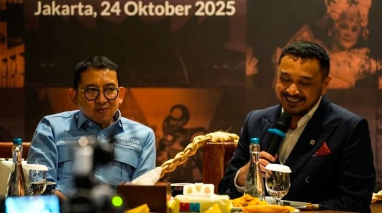 Menteri Kebudayaan, Fadli Zon (kiri) dan Wakil Menteri Kebudayaan, Giring Ganesha (kanan) pada acara "Bincang Bersama Menteri Kebudayaan: Satu Tahun Kementerian Kebudayaan" di Restoran Danau Sentani, Senayan Park, Jakarta Selatan, Jumat (24/10/2025) (Foto: Dokumentasi Kementerian Kebudayaan)