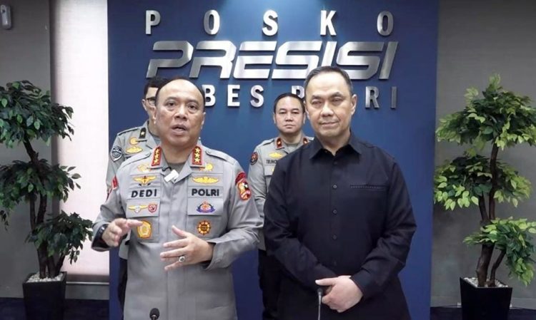 Wakapolri, Bapak Komjen Pol. Prof. Dr. Dedi Prasetyo, S.H., M.Hum., M.Si., M.M., usai kegiatan evaluasi dan forum pembelajaran transformasi Polri bersama para pakar di Ruang Posko Presisi Mabes Polri Trunojoyo