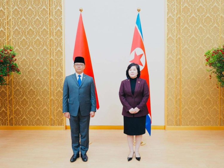 Menlu RI Sugiono melakukan pertemuan bilateral dengan Menlu Korut Choe Son Hui membahas penguatan kerja sama di berbagai bidang, yang berlangsung di Pyongyang, Korea Utara, Sabtu (11/10/2025) (Foto: Kemlu RI)