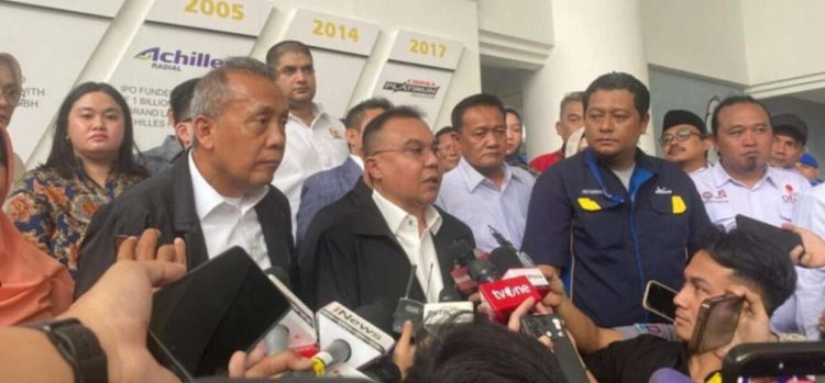 Wakil Ketua DPR RI Sufmi Dasco Ahmad bersama rombongan saat melakukan sidak di pabrik PT Multistrada Arah Sarana Tbk (Michelin), Cikarang, Senin (3/11/2025)./Fraksi Gerindra