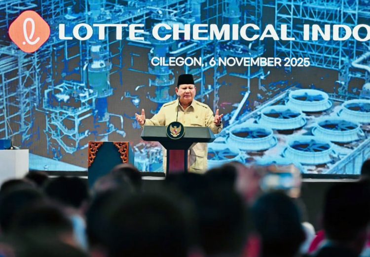 Presiden Prabowo memberikan sambutan pada peresmian pabrik Lotte Chemical Indonesia (LCI) di Kota Cilegon, Banten