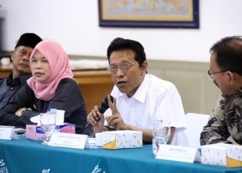 Adian Napitupulu, Wakil Ketua BAM DPR RI, ketika melakukan kunjungan kerja ke PT Indofarma Tbk Selasa (11/11/2025)