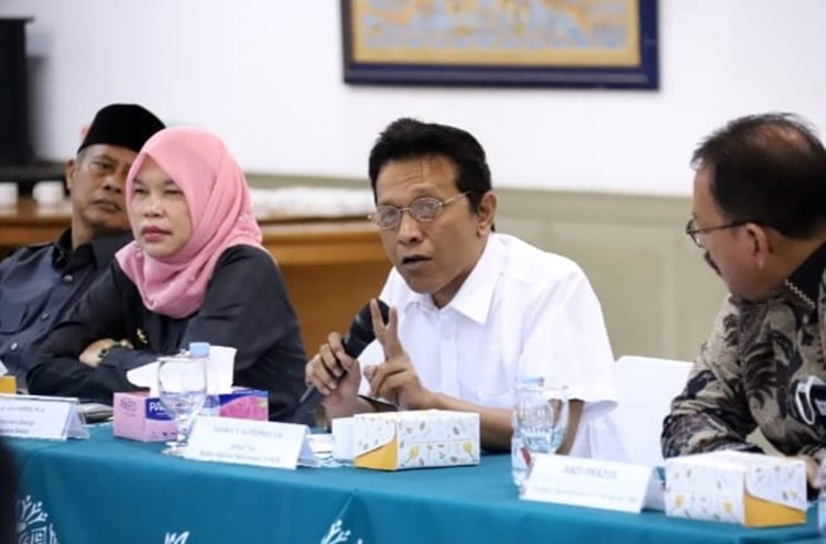 Adian Napitupulu, Wakil Ketua BAM DPR RI, ketika melakukan kunjungan kerja ke PT Indofarma Tbk Selasa (11/11/2025)