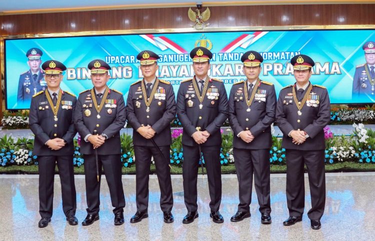 Penganugerahan Tanda Kehormatan Bintang Bhayangkara Pratama, di Rupatama Mabes Polri, Selasa (11/11)