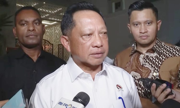 Menteri Dalam Negeri Tito Karnavian ke Istana Merdeka, Jakarta, Senin (24/11/2025)