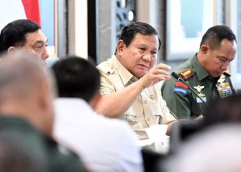 Presiden Prabowo Subianto memimpin langsung evaluasi percepatan pembangunan Koperasi Desa/Kelurahan Merah Putih (KDKMP) di Markas Besar TNI, Jakarta, pada Selasa, 25 November 2025
