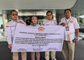 Tomy Tampatty Ketua Harian FSP BUMN IRA beserta pengurus saat melaporkan pada BP BUMN tentang dugaan adanya Mismanajemen di PT Reasuransi Nasional Indonesia, Kamis (27/11/2025)