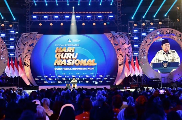 Presiden Prabowo Subianto menghadiri Puncak Peringatan Hari Guru Nasional Tahun 2025 yang digelar di Indonesia Arena, Jakarta, pada Jumat, 28 November 2025.