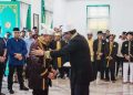 Menteri Kebudayaan Fadli Zon usai menerima Gelar Kehormatan Kesultanan Tidore oleh Sultan Tidore Husain Syah, Kedaton Kesultanan Tidore, Tidore, Maluku Utara, Kamis (27/11/2025)