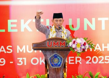 Kapolri Jenderal Listyo Sigit Prabowo memberikan sambutan sekaligus menutup acara Tanwir ke-XXXIII IMM di UMM Dome, Malang, Jatim, Jumat, 31 Oktober 2025