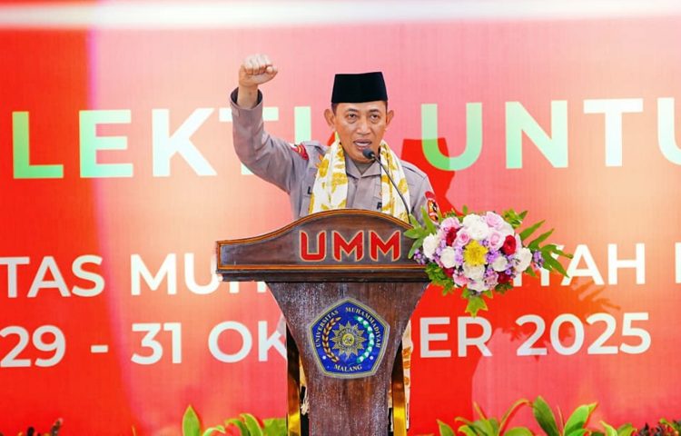 Kapolri Jenderal Listyo Sigit Prabowo memberikan sambutan sekaligus menutup acara Tanwir ke-XXXIII IMM di UMM Dome, Malang, Jatim, Jumat, 31 Oktober 2025