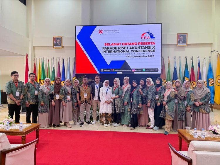 Foto Bersama: Prodi S1 Akuntansi Universitas Garut sukses berpartisipasi di Parade Riset Akuntansi X dengan mengirimkan 20 dosen pada PKM internasional