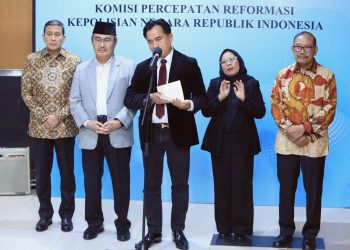 Doorstop Komisi Reformasi Polri usai audiensi dengan sejumlah lembaga masyarakat sipil pada Selasa (25/11/2025) di Gedung Kementerian Sekretariat Negara, Gambir, Jakarta Pusat