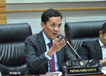 Komisi III DPR targetkan RUU KUHAP rampung sebelum 1 Januari 2026 untuk mendampingi KUHP baru.(Foto:DPR-RI)