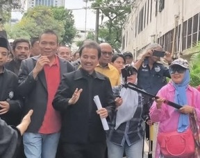 Roy Suryo, Rismon, dan Dokter Tifa tiba di Polda Metro Jaya untuk diperiksa terkait kasus dugaan ijazah palsu Jokowi. (Foto: Istimewa)