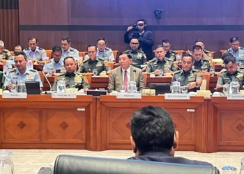 Rapat tertutup Komisi I DPR RI bersama Menhan Sjafrie dan Panglima TNI Agus Subiyanto membahas stabilitas Papua serta arah baru pertahanan nasional.