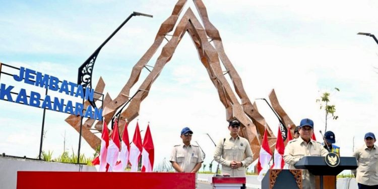 Presiden Prabowo Subianto meresmikan Jembatan Kabanaran di Kabupaten Bantul, Provinsi Daerah Istimewa Yogyakarta, pada Rabu, 19 November 2025. (dok BPMI Setpres)