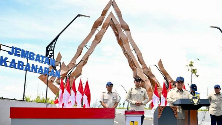 Presiden Prabowo Subianto meresmikan Jembatan Kabanaran di Kabupaten Bantul, Provinsi Daerah Istimewa Yogyakarta, pada Rabu, 19 November 2025. (dok BPMI Setpres)