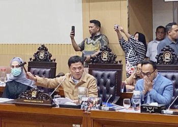 Ketua Komisi III DPR RI Habiburokhman rapat pleno RUU KUHAP bersama pemerintah