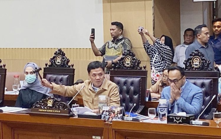 Ketua Komisi III DPR RI Habiburokhman rapat pleno RUU KUHAP bersama pemerintah