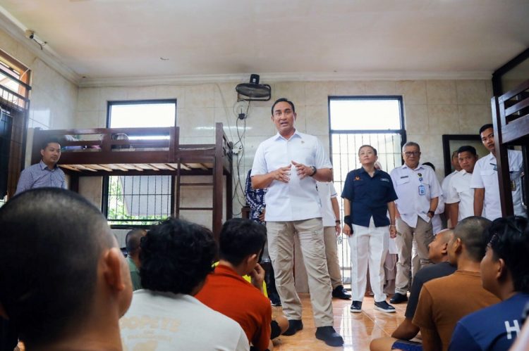 Kepala Badan Narkotika Nasional Republik Indonesia (BNN RI), Komisaris Jenderal Polisi Suyudi Ario Seto, S.I.K., S.H., M.Si., melakukan kunjungan ke lembaga rehabilitasi yang dikelola oleh komponen masyarakat di Jakarta dan Bogor, Jawa Barat, pada Rabu (12/11)