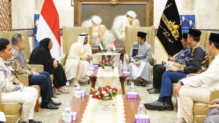 Menag Nasaruddin Umar (kanan) menerima kunjungan Duta Besar UEA untuk Indonesia Abdulla Salem Al Dhaheri (kiri), di Masjid Istiqlal, Jakarta, Jumat (31/10/2025) (Foto: Kemenag/Fauzan Dhani)